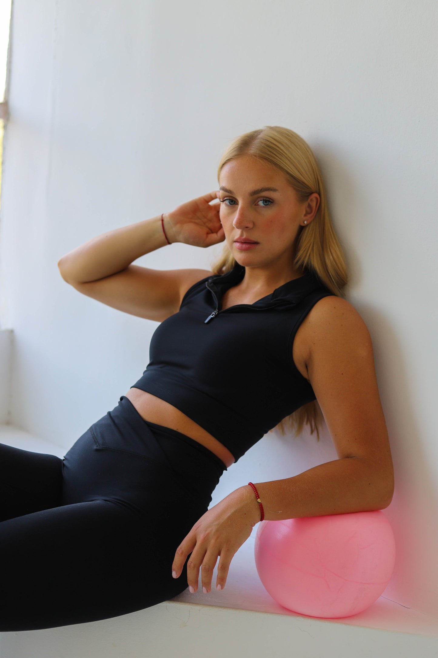 Top z zamkiem Zipper do Pilatesu Deep Black
