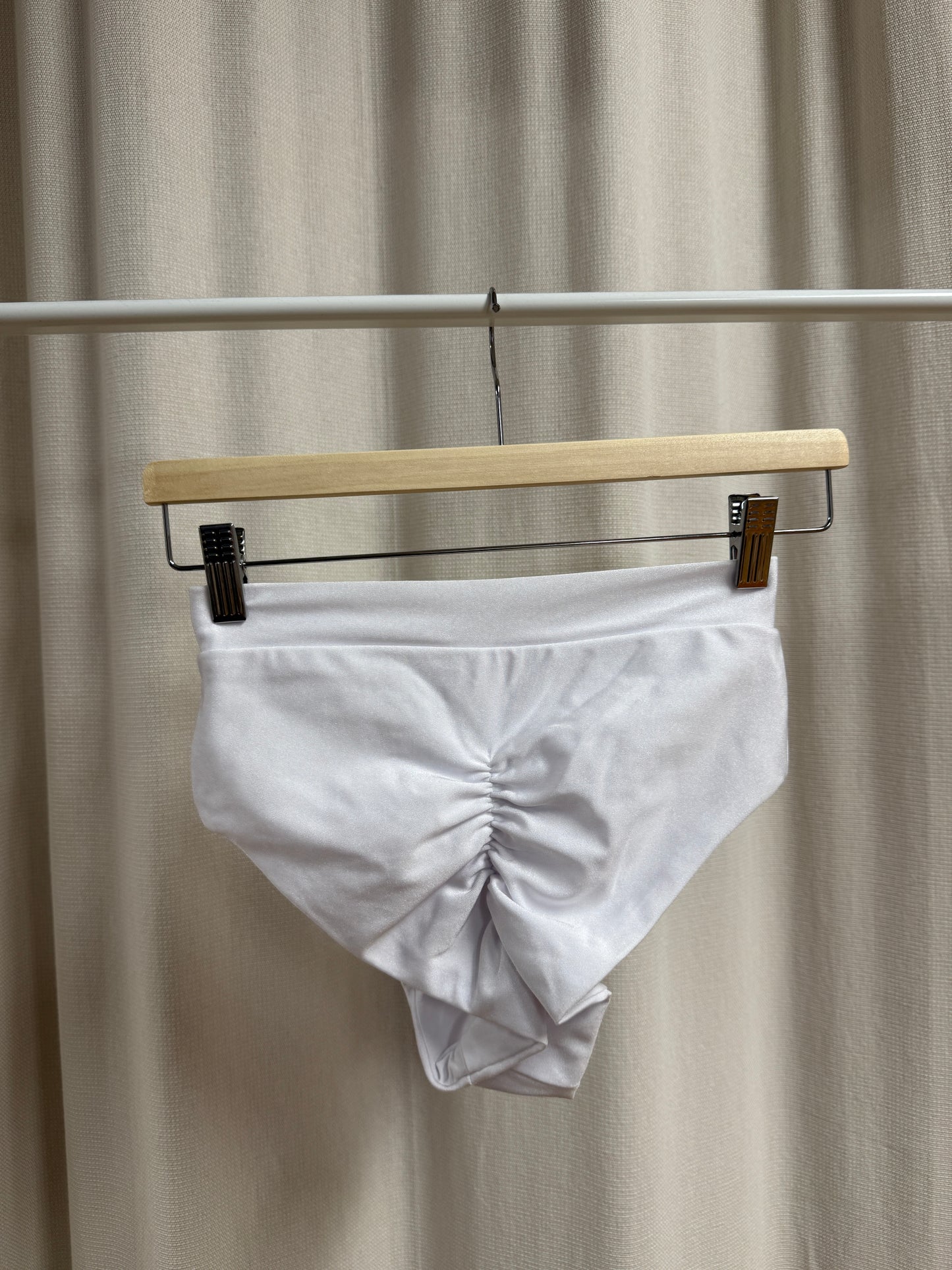 Spodenki do Pole Dance Classic Shiny White