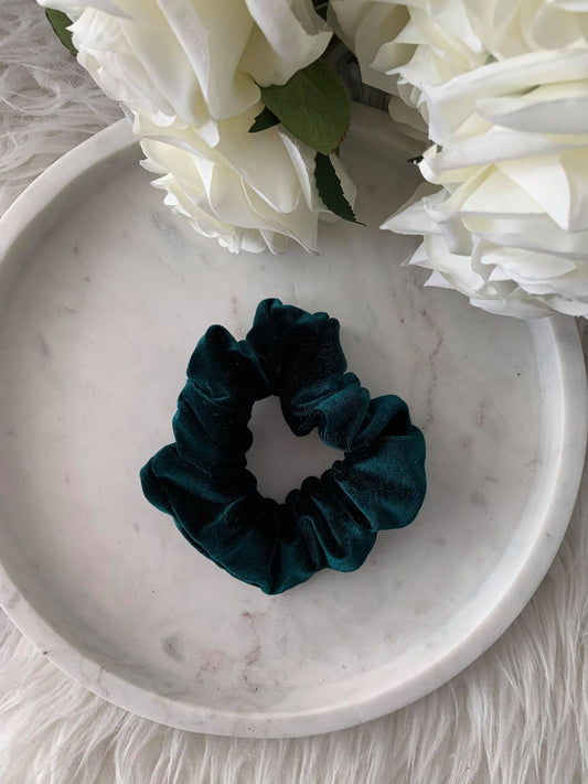 GREEN VELVET SCRUNCHIE
