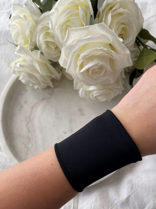 WRIST GUARDS - BLACK ECONYL
