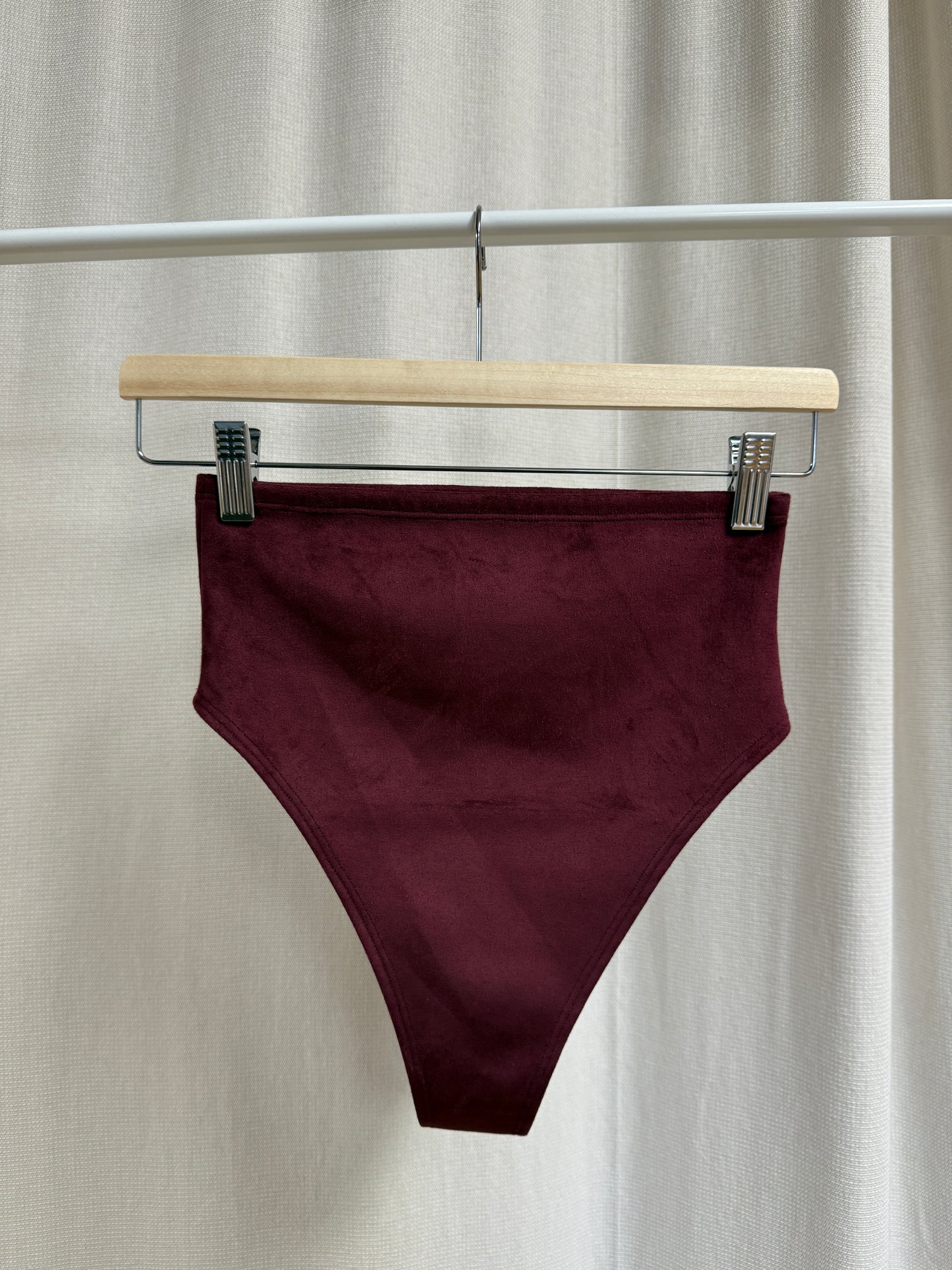 Pole Dance Show Shorts Wine