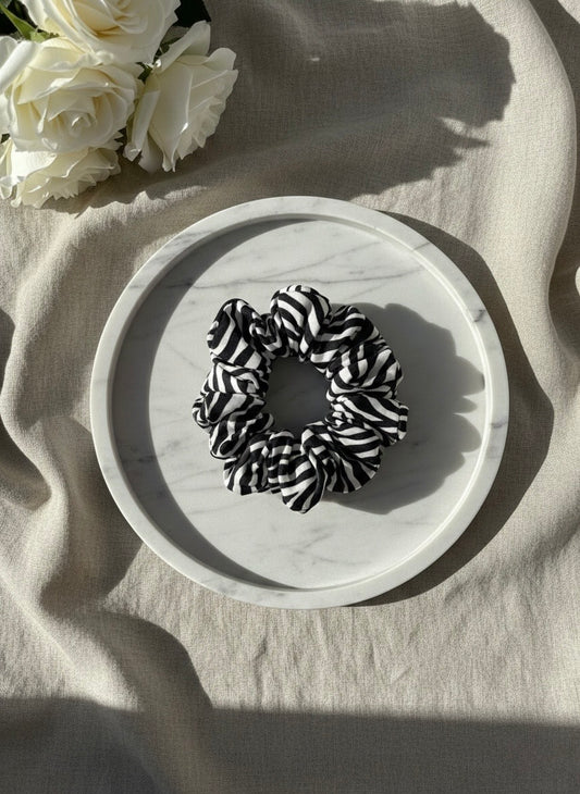 ZEBRA SCRUNCHIE HAIR TIE