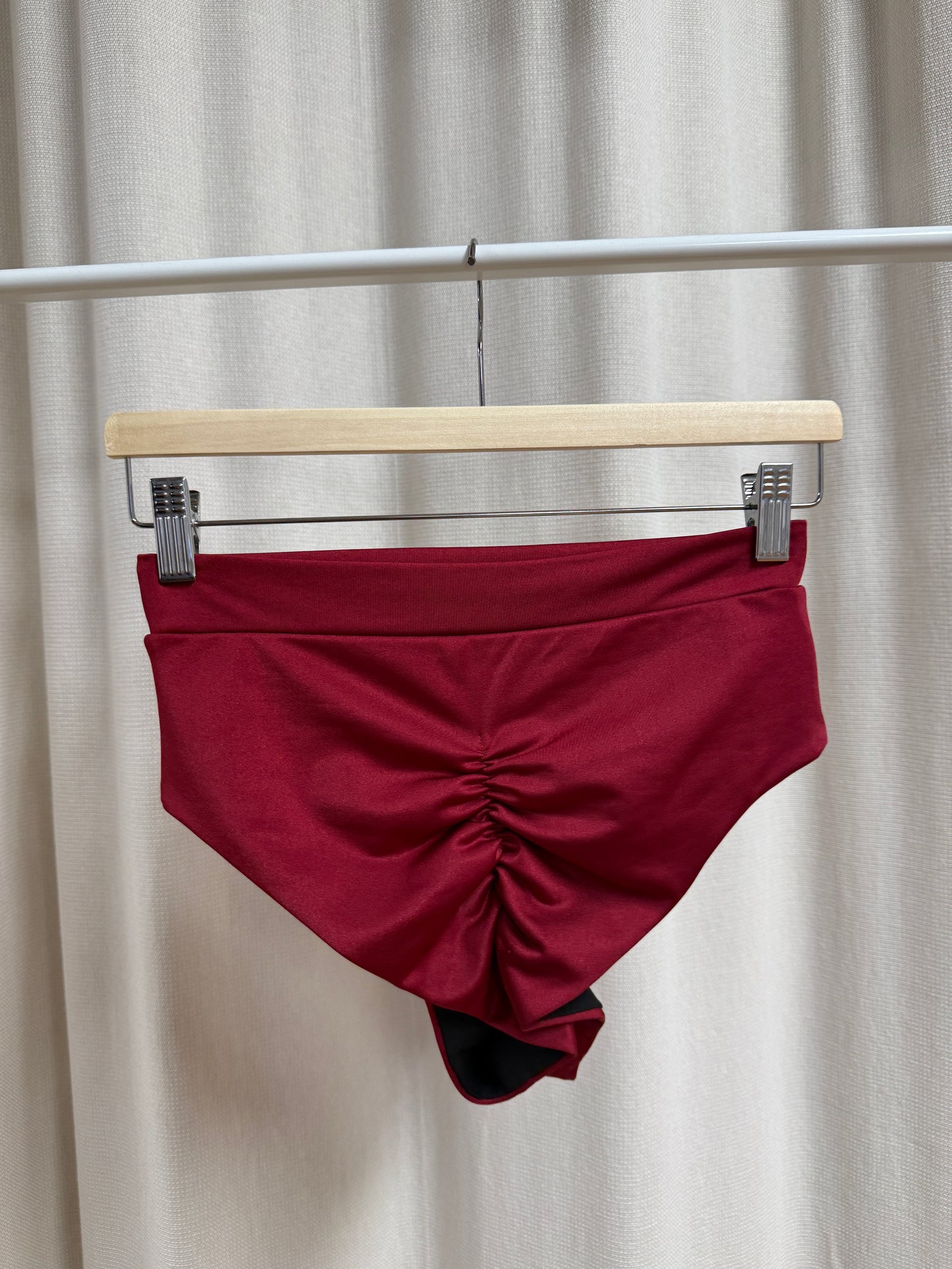 Spodenki do Pole Dance Classic Shiny Red