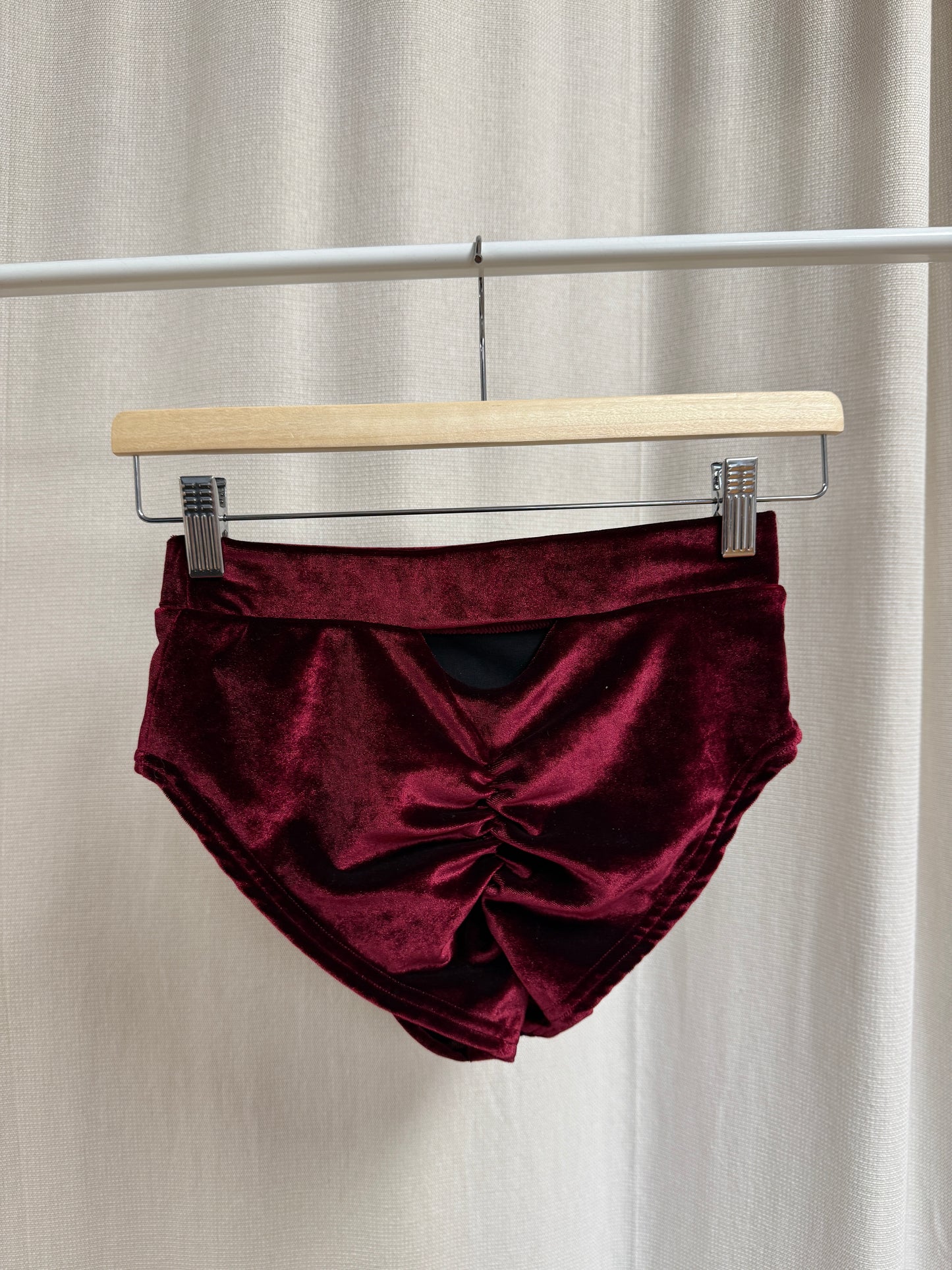 Spodenki do Pole Dance Lunar Velvet Wine S