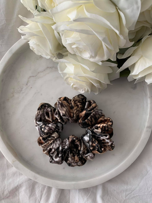 SNAKE VELVET SCRUNCHIE HAIR TIE 
